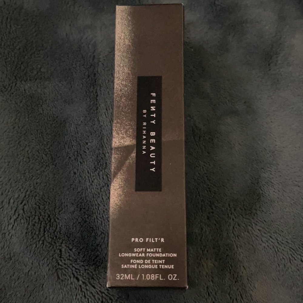 Fenty 105 Pro Filt’r Soft Matte Longwear Liquid Foundation - Picture 2 of 5